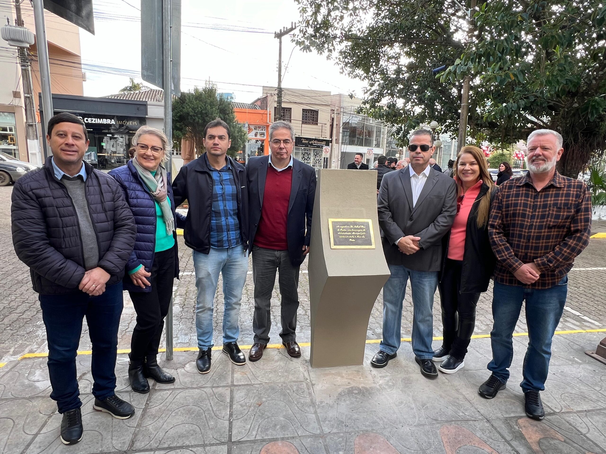 Engenheiro Dr. Gabriel Pires de Freitas recebe homenagem com inauguração de monumento