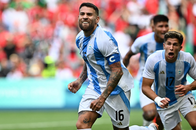 Com hino vaiado no inicio da partida, Argentina arranca empate nos acréscimos em estreia nas Olimpíadas