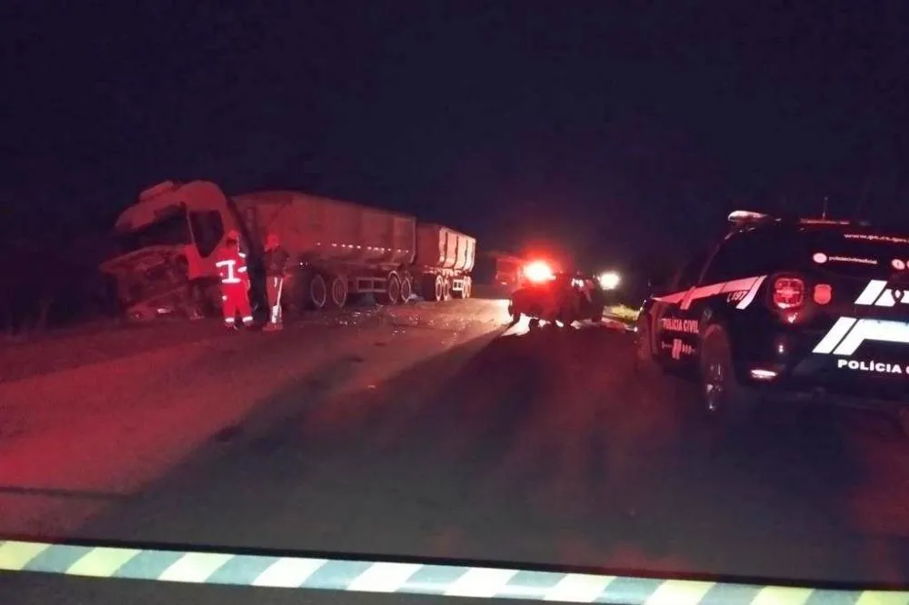 Idosos perdem a vida em colisão frontal entre carro e carreta na ERS-392 em Tupanciretã