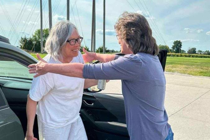 Mulher é solta após ficar presa injustamente por 43 anos