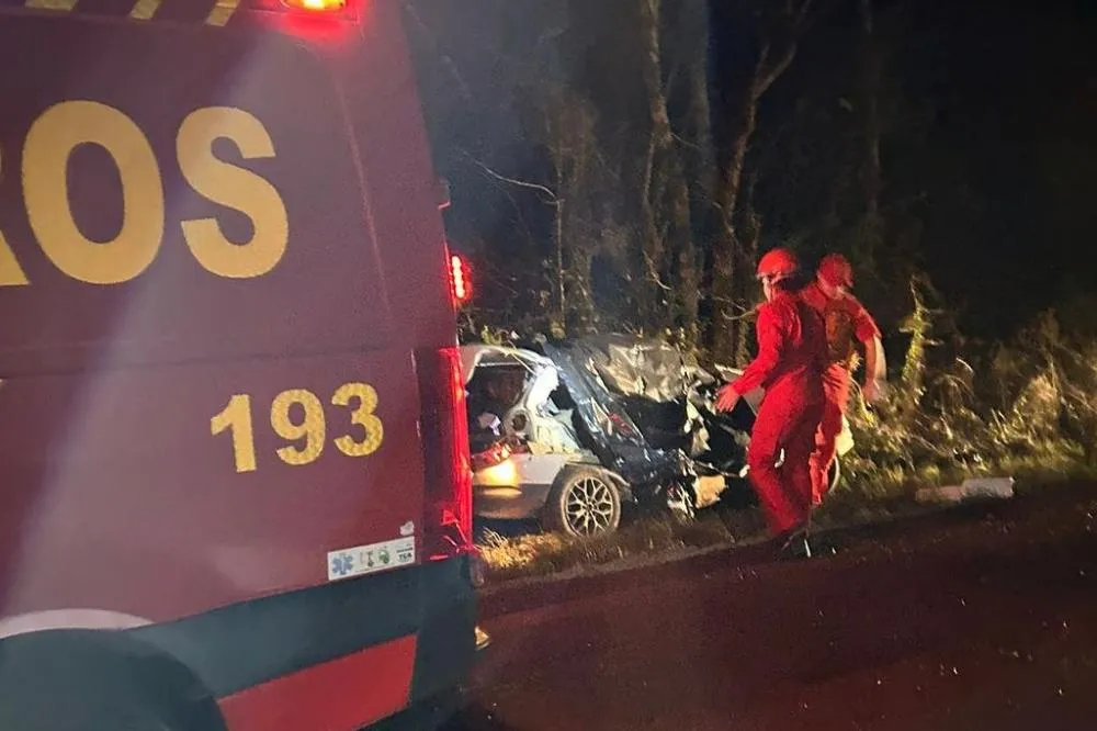 Tragédia na RS-324: colisão entre carro e caminhão resulta em duas mortes no norte do Estado