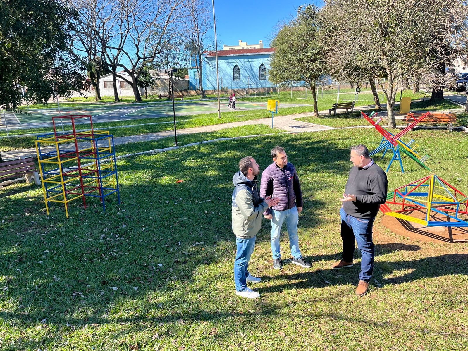 Praça do bairro Gaspar Dutra em Santiago ganha revitalização