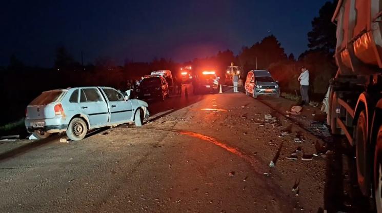 Colisão fatal entre Gol e caminhão bitrem em Tupanciretã resulta em duas mortes