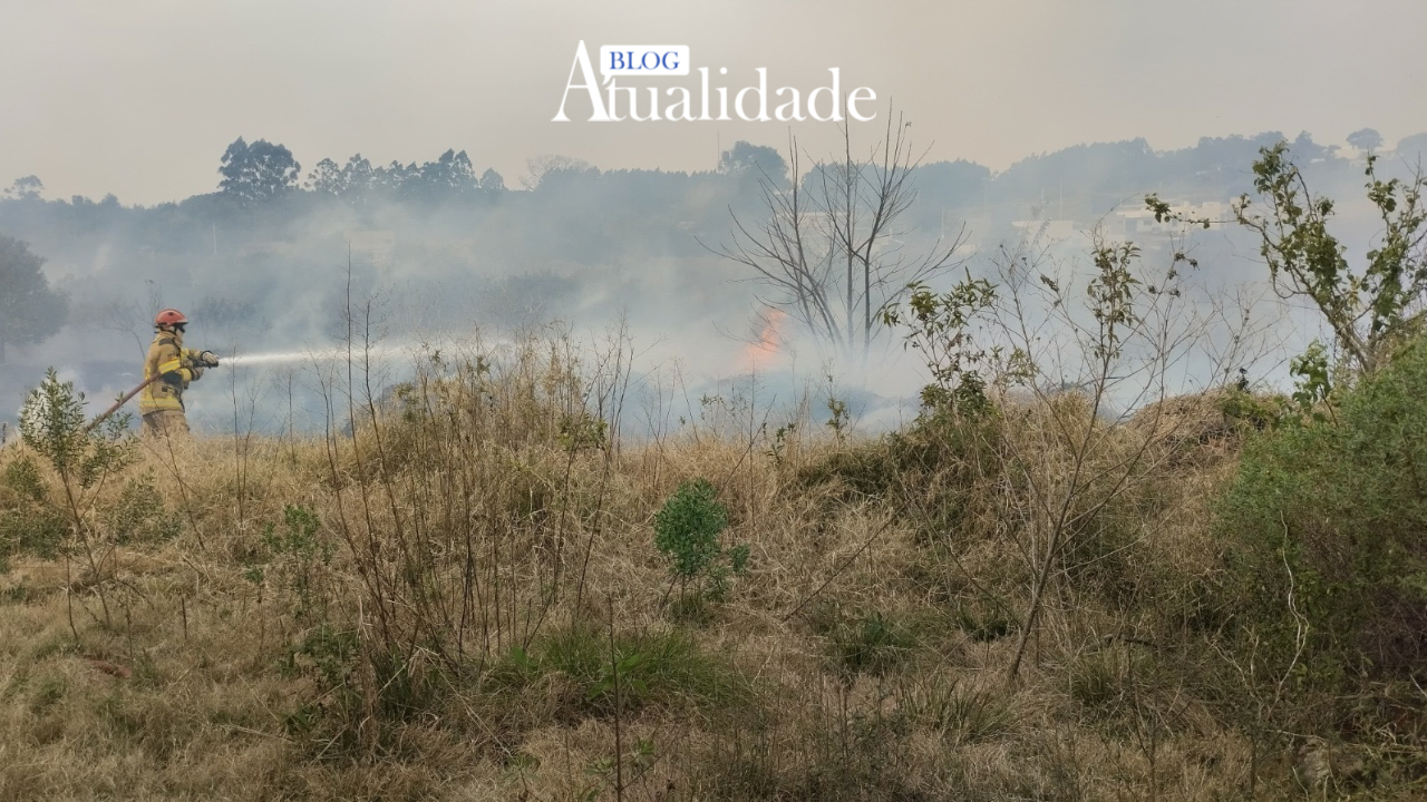 Corpo de Bombeiros combate incêndios em vegetação em São Francisco de Assis e Santiago