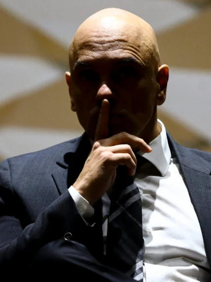 Moraes usou TSE fora do rito para investigar aliados de Bolsonaro, diz Folha de S.Paulo
