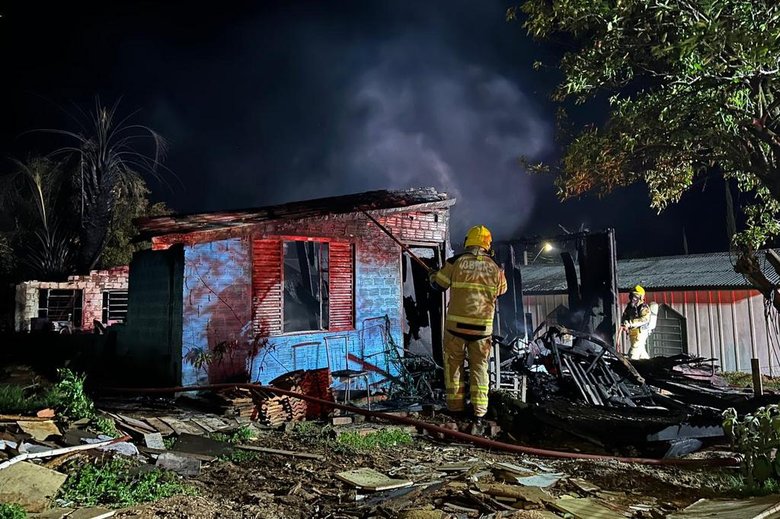 Homem morre após casa pegar fogo em Santa Rosa