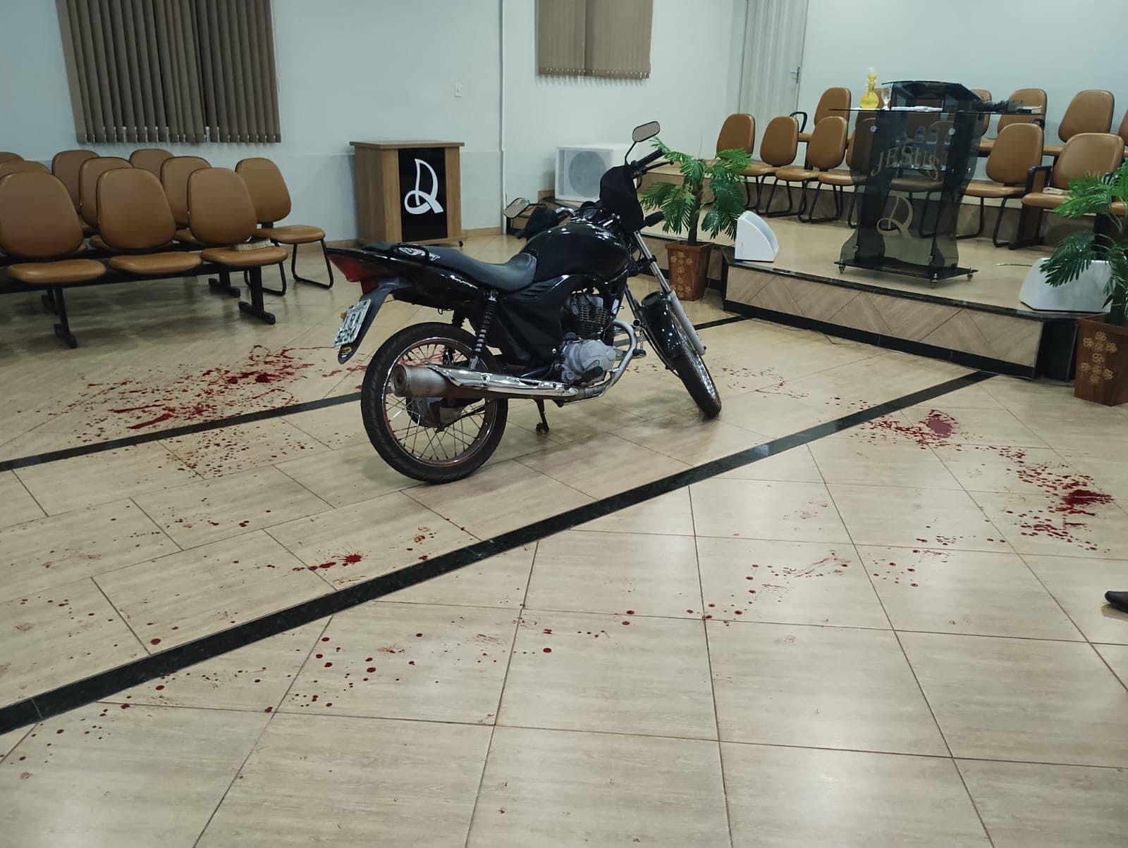 Homem invade igreja em Miraguaí e esfaqueia membros durante culto