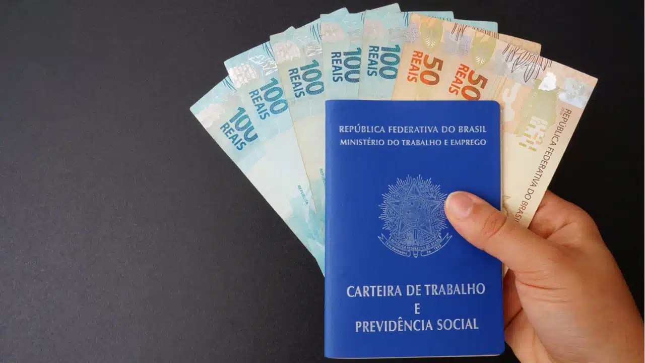 Salário mínimo deve ter um aumento de 97 reais em 2025