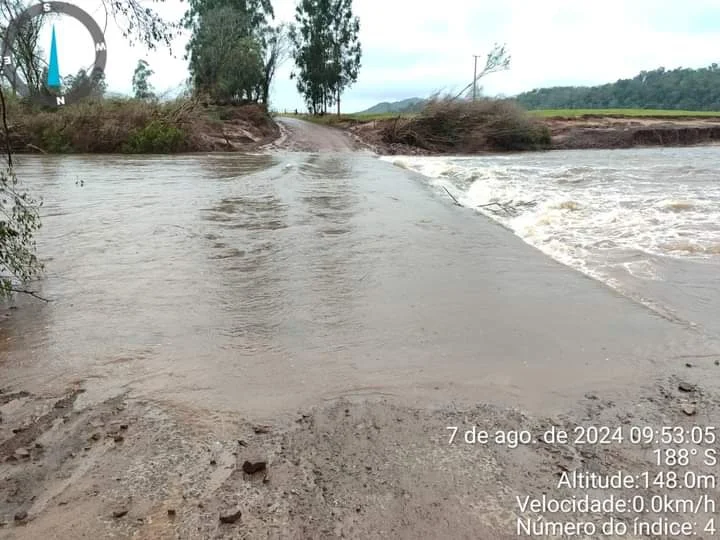 Defesa Civil alerta que ponte do Passo da Cruz não está dando passagem