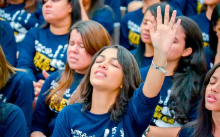 Lei cria a Semana da Juventude Evangélica em Santiago