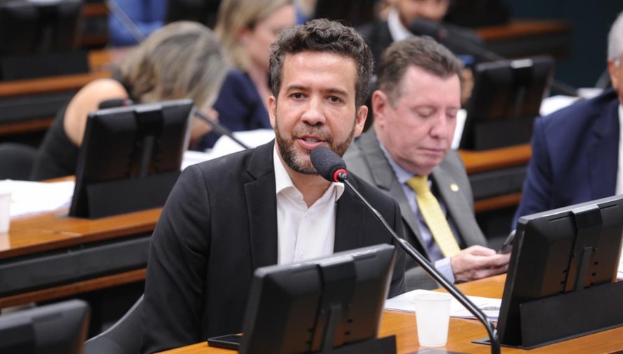 PF indicia Janones por suspeita de ‘rachadinha’ em gabinete