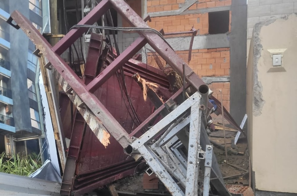 Elevador de obra despenca e deixa 3 mortos