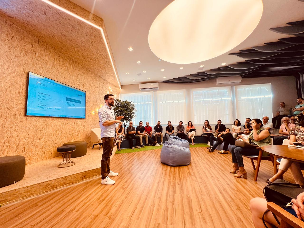 Santiago apresenta inovador sistema de aprovação de projetos