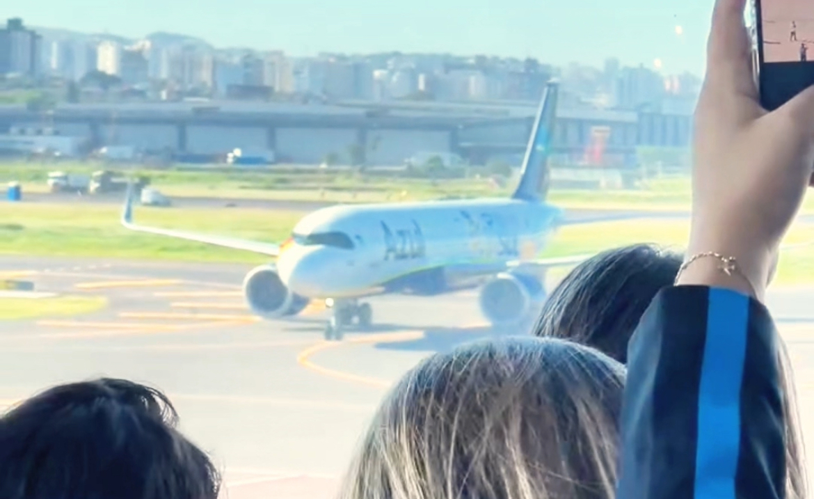 Aeroporto de Porto Alegre é reaberto e realiza seu primeiro voo comercial