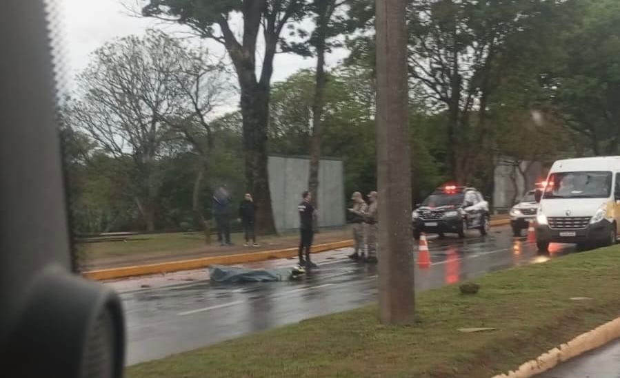 Jovem de 27 anos morre após cair de moto e ser atropelada por caminhão em Santa Rosa