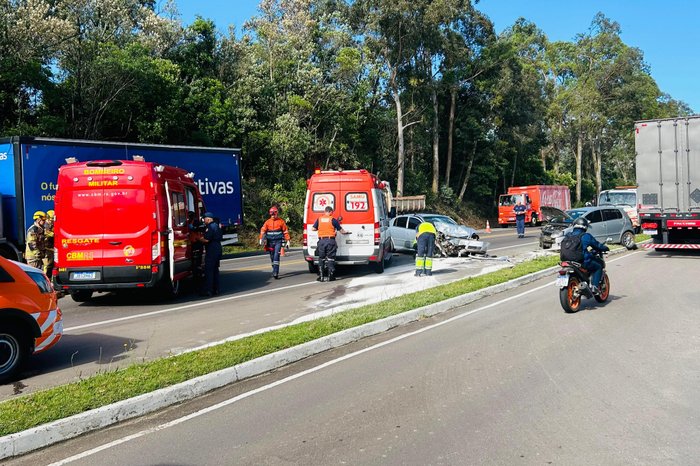 Colisão entre dois veículos deixa três feridos na Rota do Sol, em Caxias do Sul