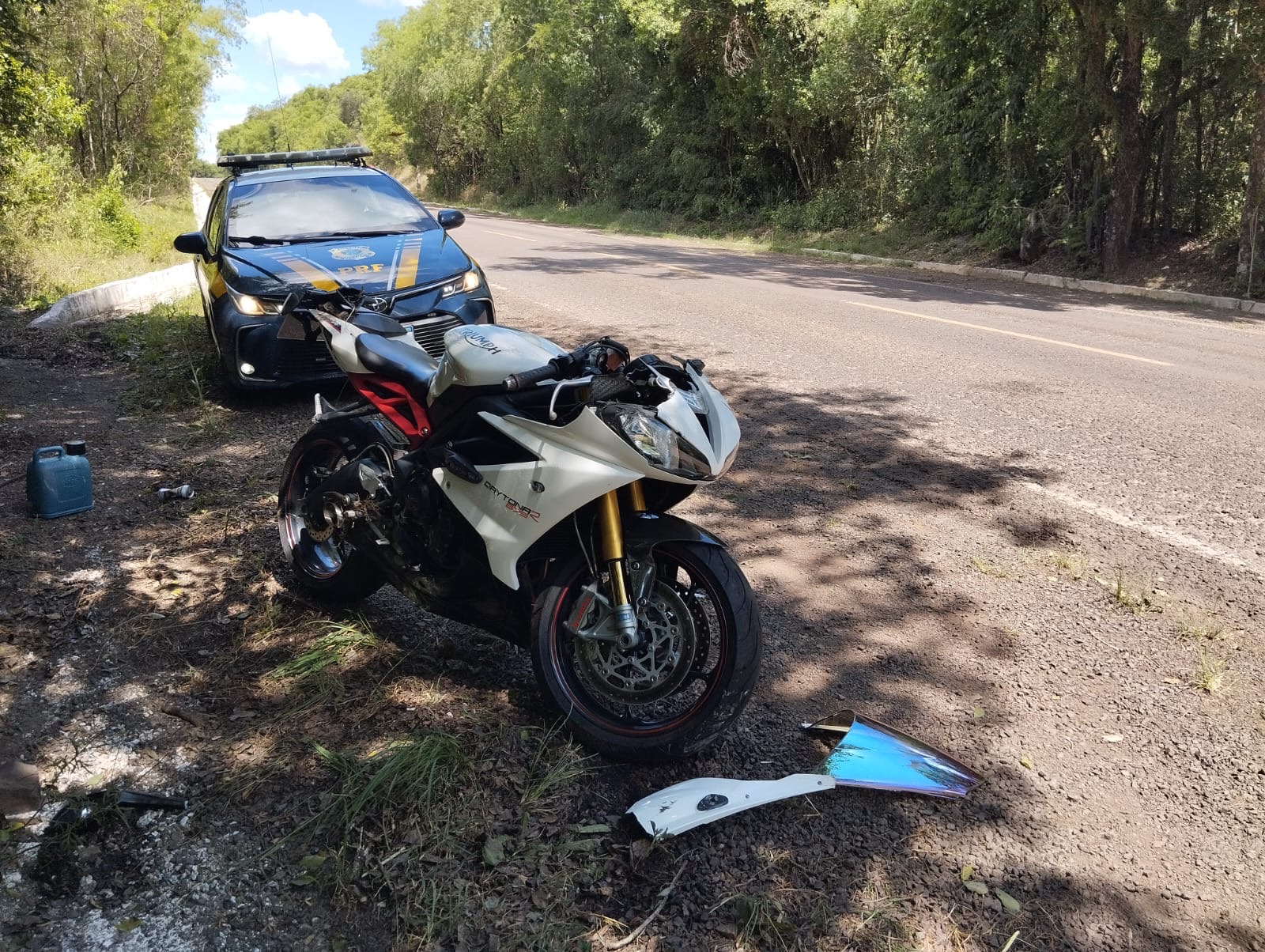 Motociclista e passageira sofrem acidente grave na BR-287 em Unistalda