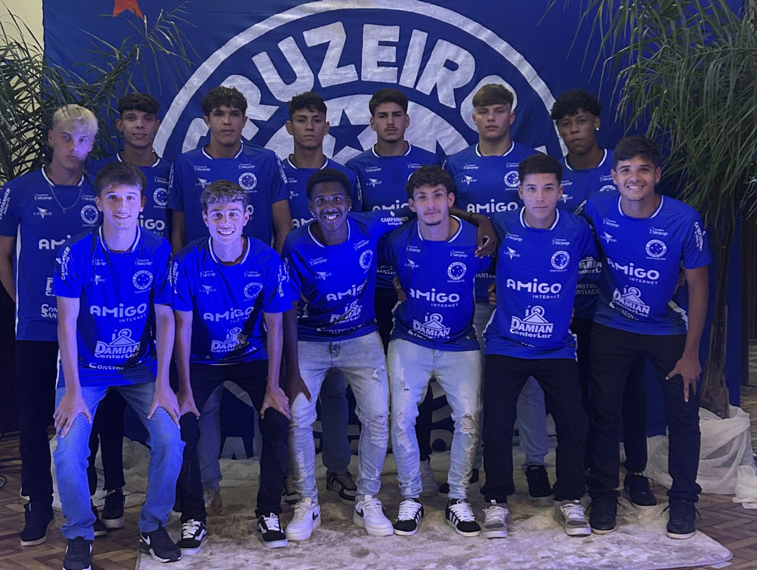 Jovens talentos do Cruzeiro Esporte Clube prontos para brilhar na Copa Santiago 2025