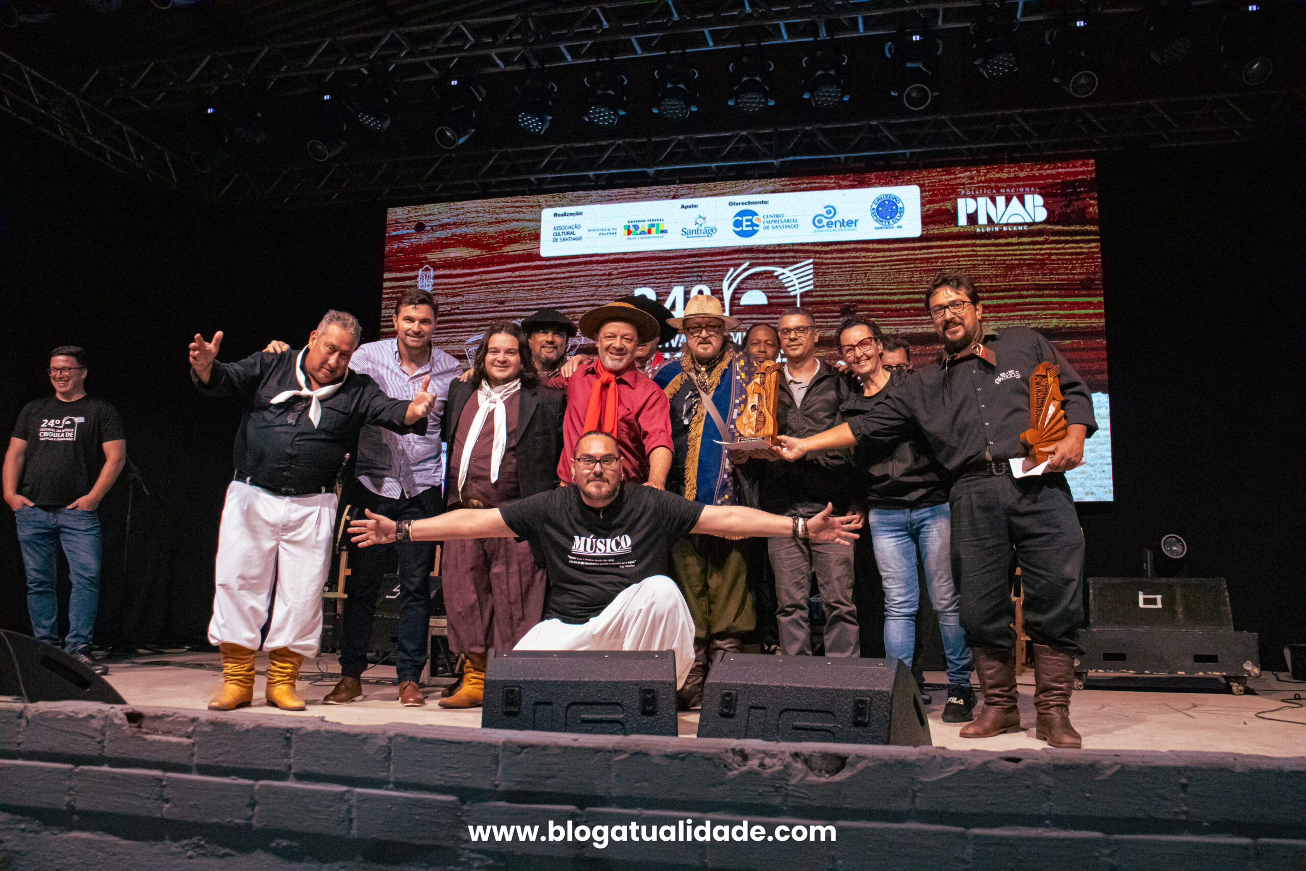 Encontro de gerações no palco do Festival da Música Crioula em Santiago