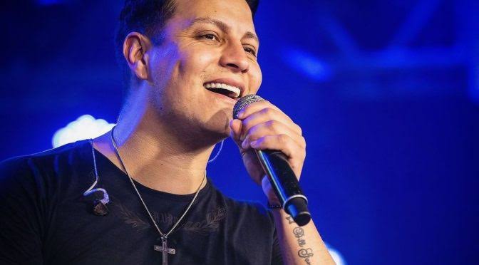 Cantor Paulinho Dill, da banda Os Atuais, é transferido para hospital de Passo Fundo