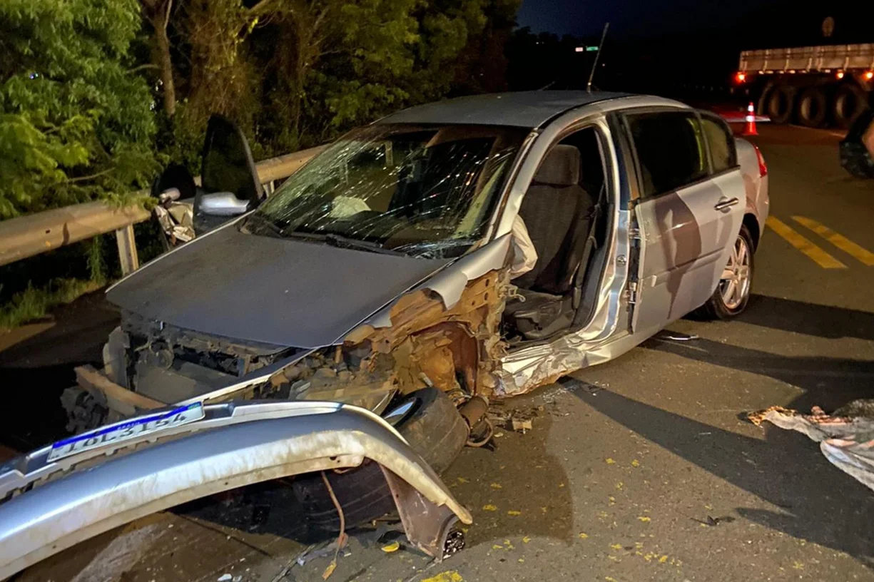 Três pessoas ficam feridas em acidente na BR-285