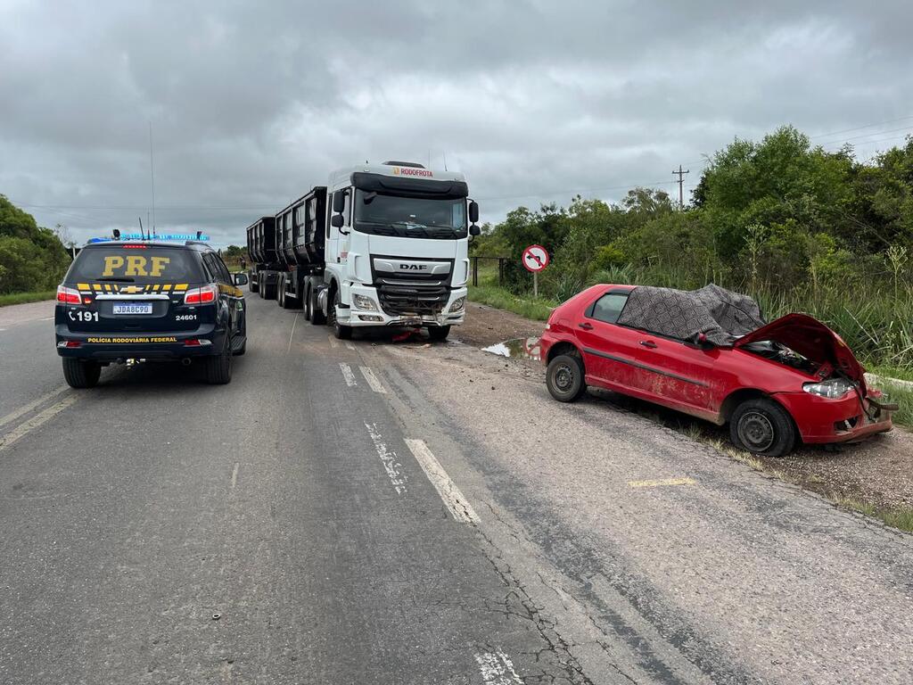 Idoso morre em colisão frontal com caminhão na BR-392, em Santana da Boa Vista