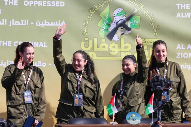 Grupo terrorista Hamas liberta mais quatro reféns israelenses