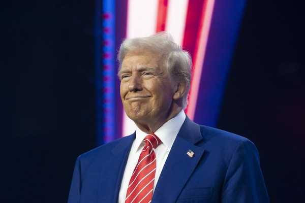 Trump ordena corte de verbas destinadas a financiar abortos