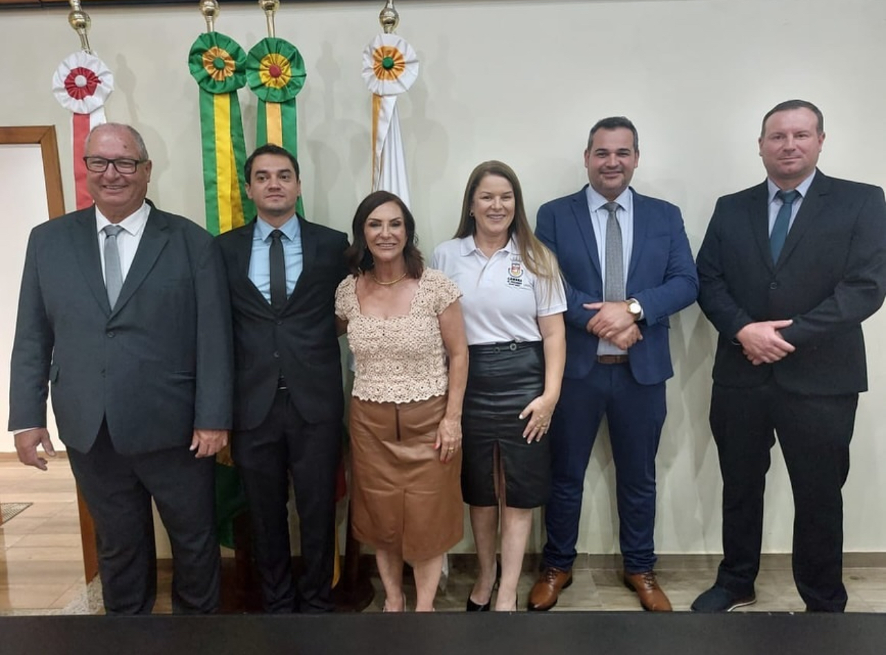 Haroldo Pouey assume presidência da Câmara em cerimônia de posse