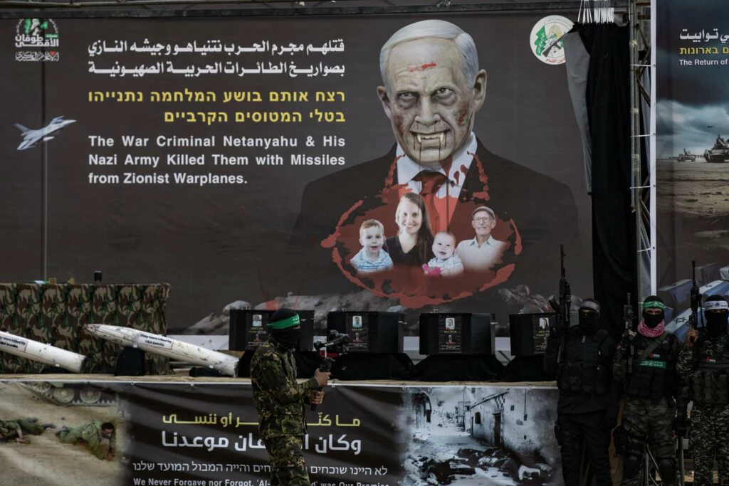 Hamas entrega corpos de bebê e mais 3 reféns em caixões pretos