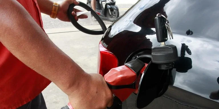 Preço médio da gasolina vai a R$ 6,35, maior valor em mais de 2 anos