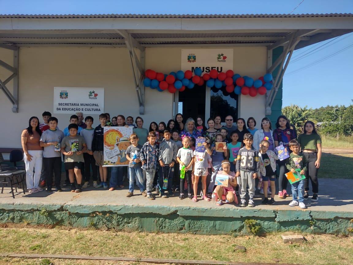 Biblioteca Municipal de Unistalda apresenta novos livros e lança campanha de incentivo à leitura