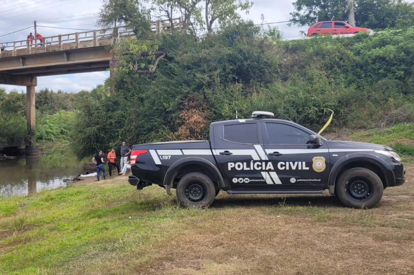 Pai tentou matar filho sufocado um dia antes de arremessá-lo de ponte em São Gabriel, diz delegado