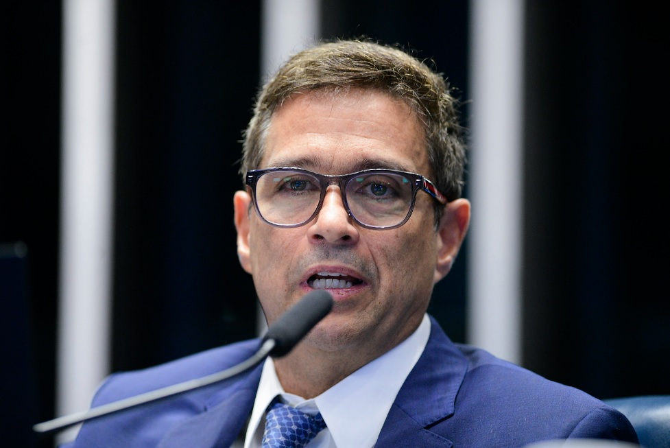Campos Neto reaparece e faz revelação bombástica sobre a situação dos bancos em todo o mundo