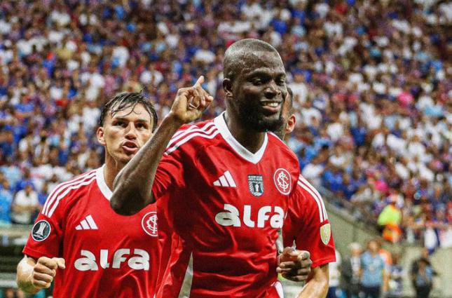 Valencia marca e garante empate do Inter contra o Bahia
