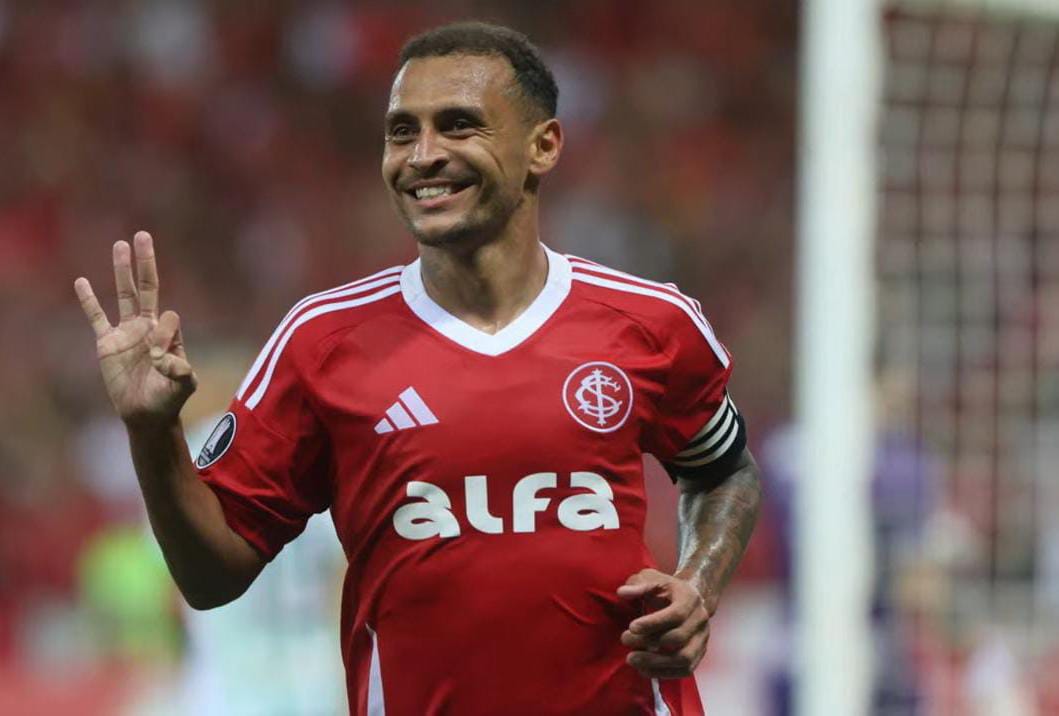 Inter vence o Atlético Nacional com hat-trick de Alan Patrick