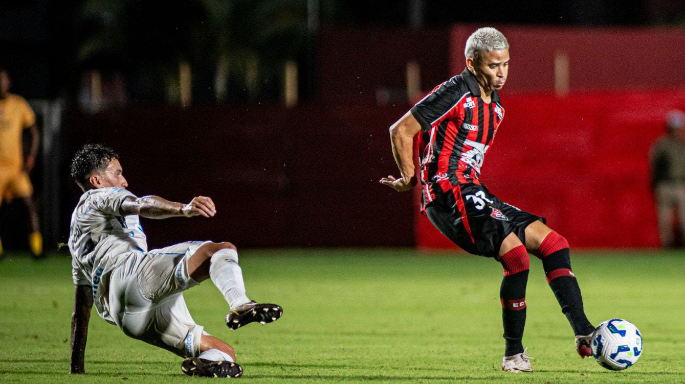 Grêmio empata com o Vitória e continua no Z-4