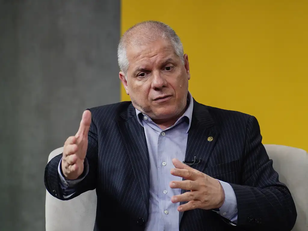 Presidente do INSS é afastado em operação da Polícia Federal contra fraude bilionária em benefícios