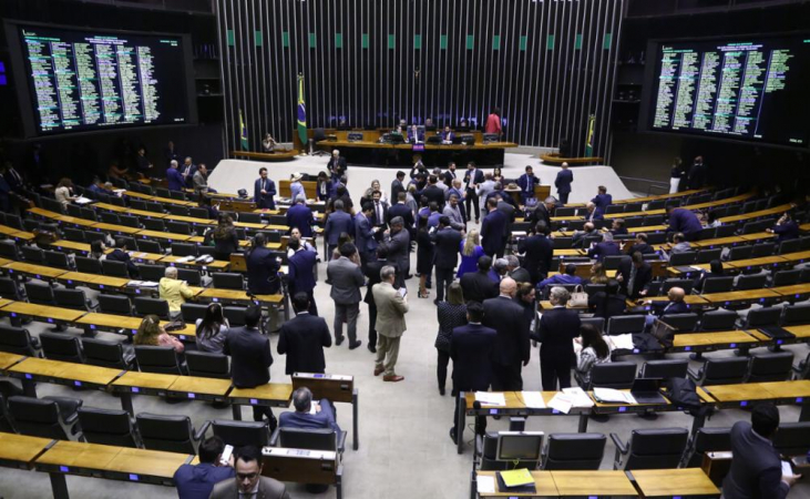 Câmara dos Deputados aprova reajuste para servidores; medida custará R$ 18 bi aos cofres públicos