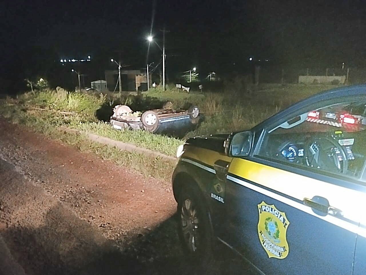 Acidente com capotamento na BR-287 deixa três feridos em Santiago
