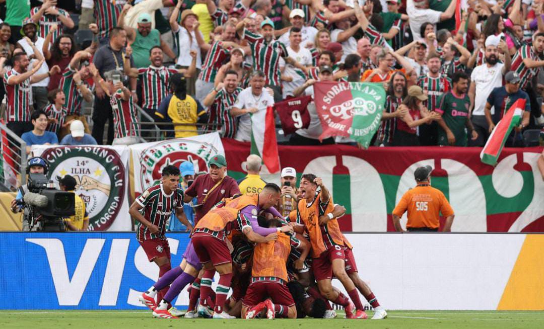 Fluminense carimba supremacia brasileira, vitória de virada garante a liderança do grupo