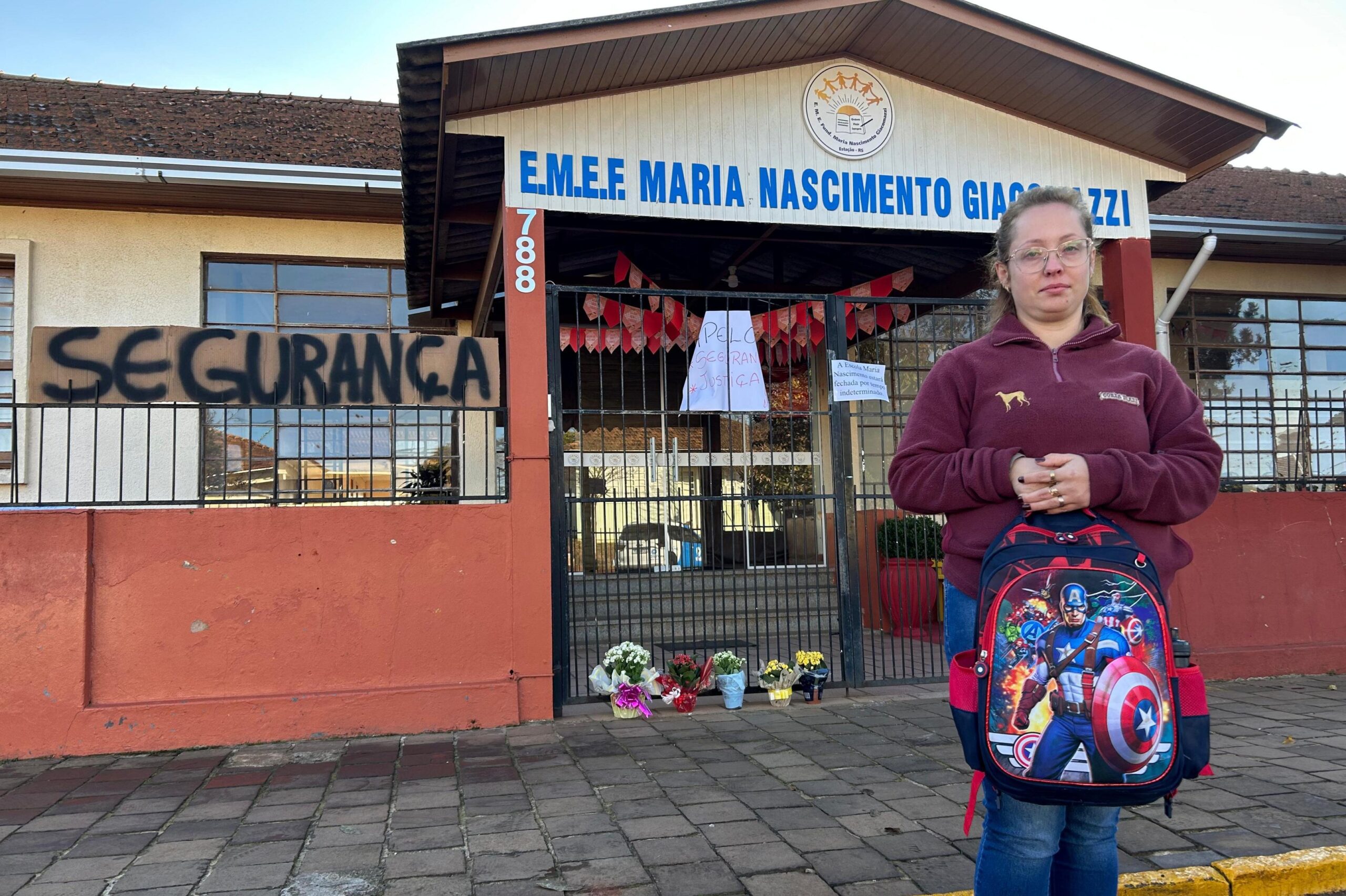 Familiares voltam à escola que foi alvo de ataque em Estação para buscar pertences dos alunos