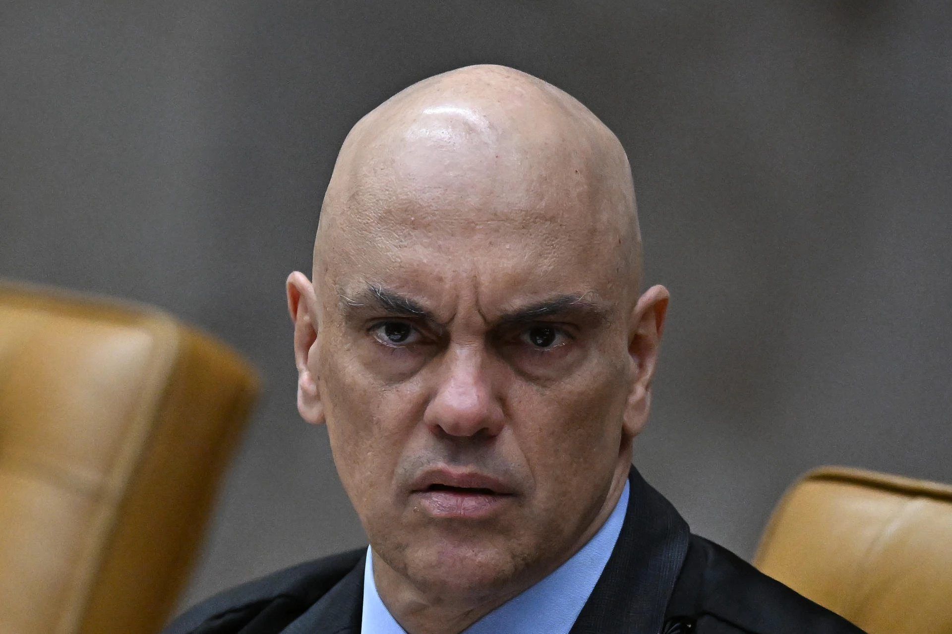 “Enquanto eu falo, o senhor fica quieto”, diz Moraes a advogado