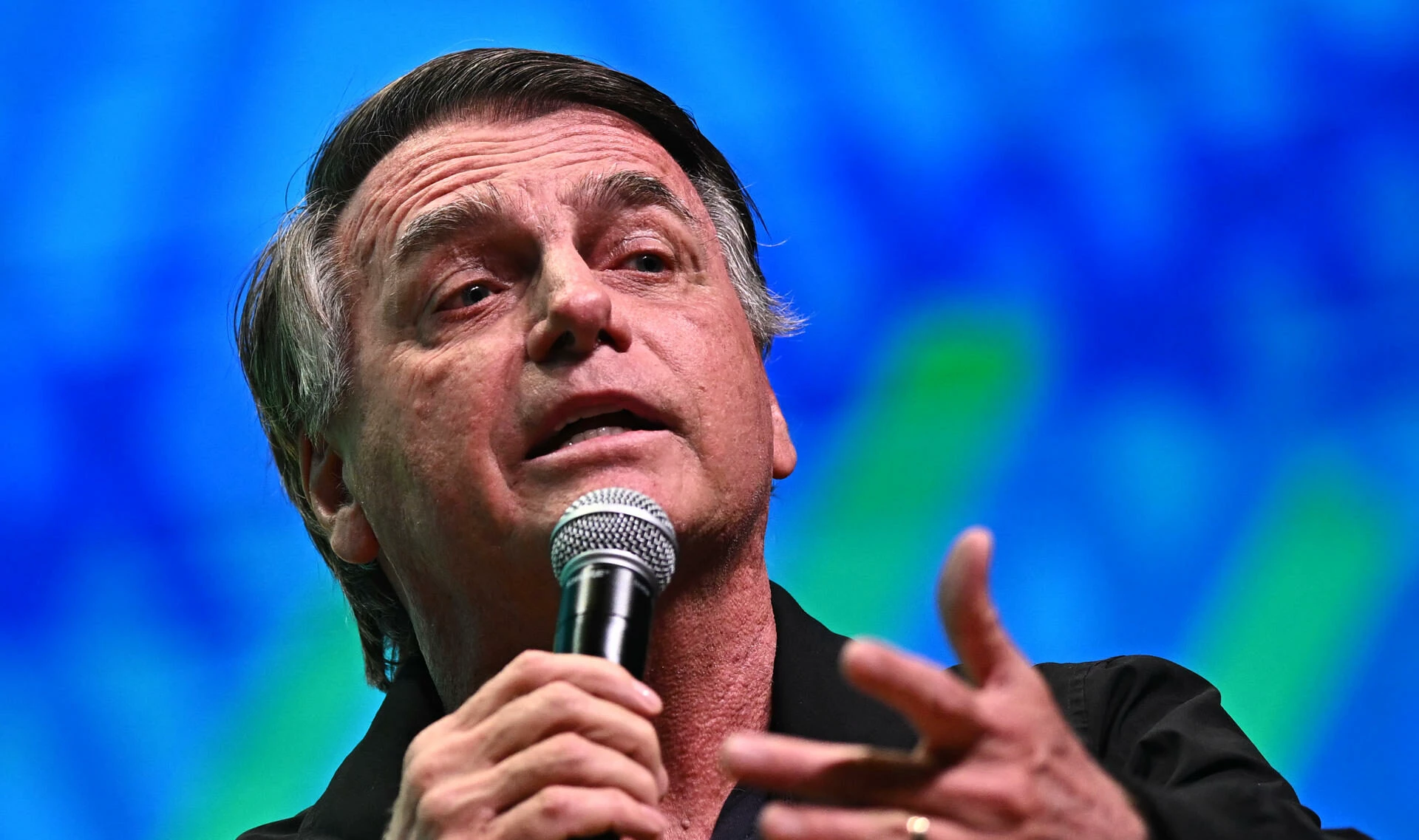 Moraes decide que Bolsonaro terá de usar tornozeleira eletrônica