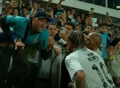 Santos abre boletim de ocorrência após torcedor discutir com Neymar