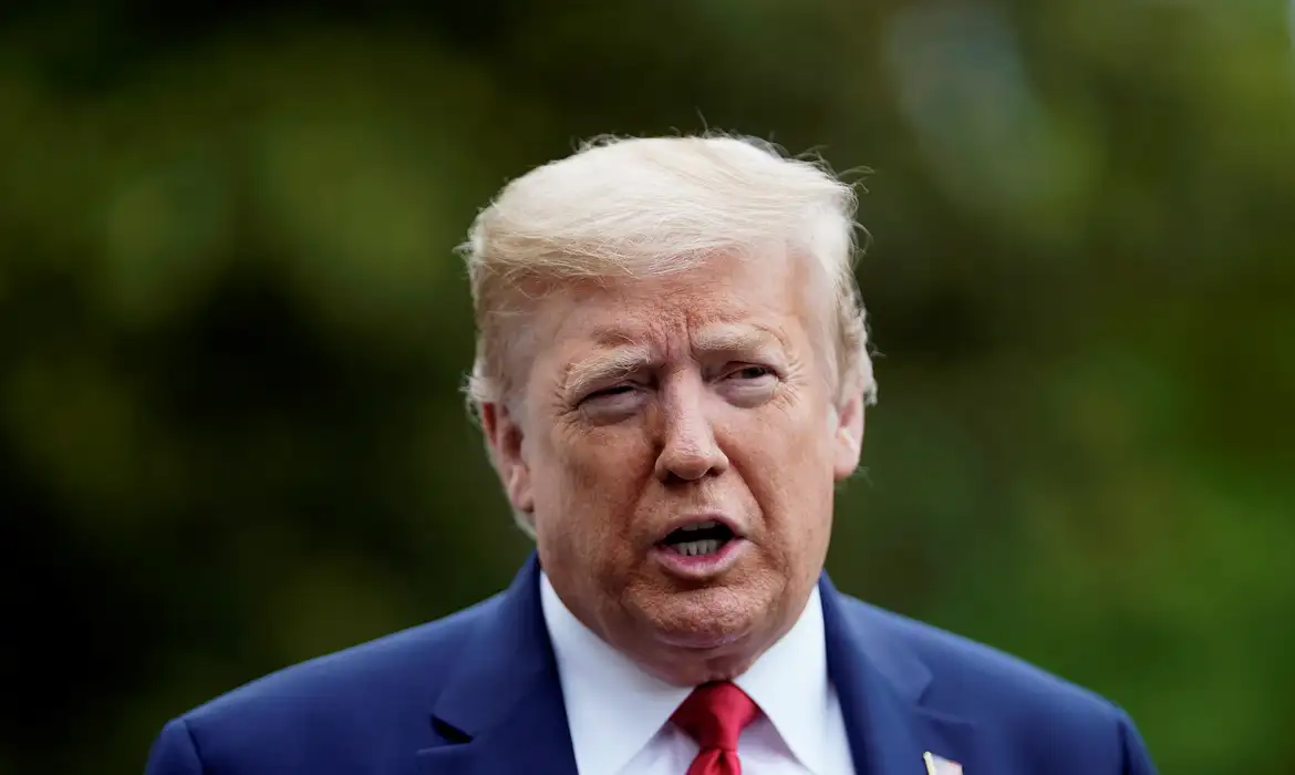 Trump manda carta a Lula e anuncia tarifa de 50% sobre produtos brasileiros