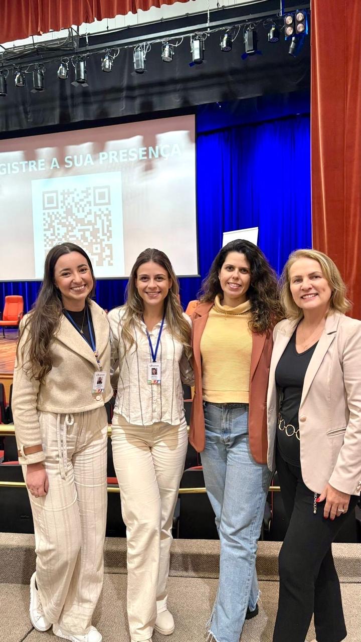 SMED de Santiago participa de painel em Caxias do Sul e apresenta cartilha sobre impacto das telas na infância