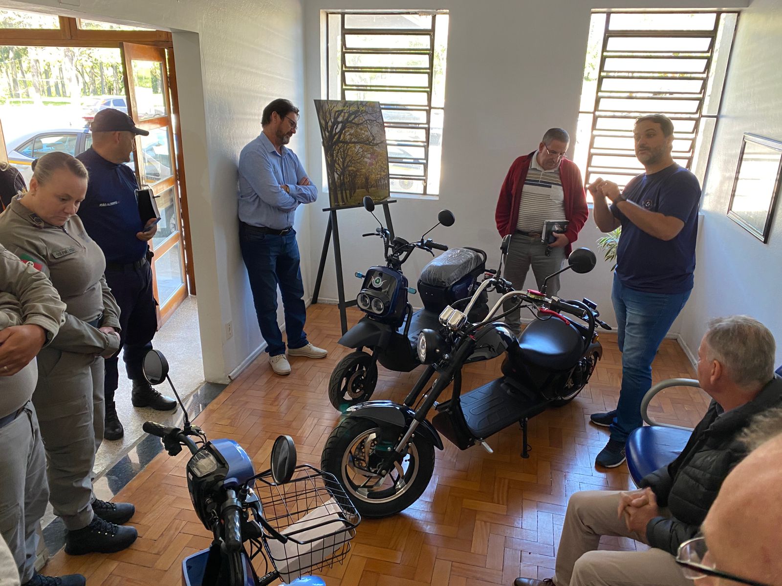 Reunião discute regulamentação de bicicletas elétricas e ciclomotores em Santiago