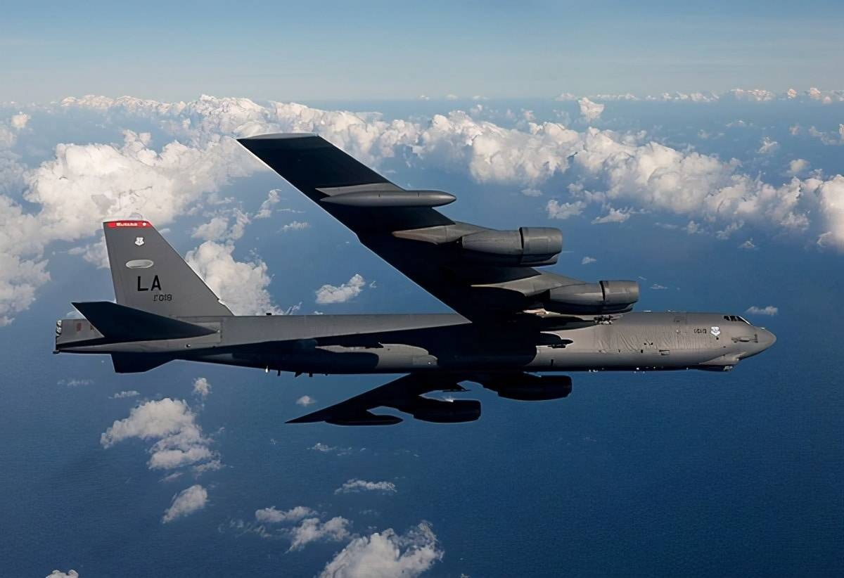 Com aval de Trump, EUA enviam bombardeiros B-52 e mais de 10 mil soldados para missão próxima à Venezuela