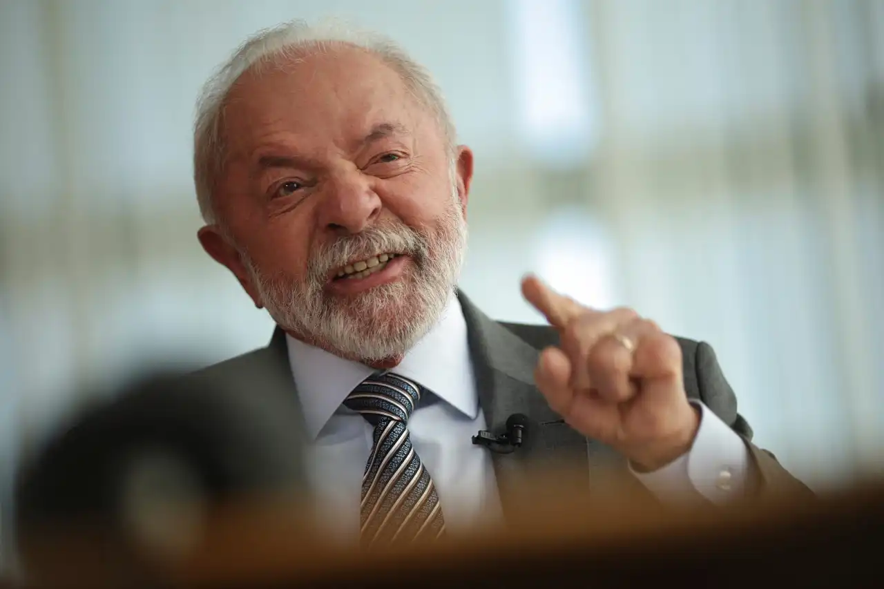 Lula confirma candidatura à reeleição em 2026 e diz estar “pronto para comandar o Brasil por mais quatro anos”